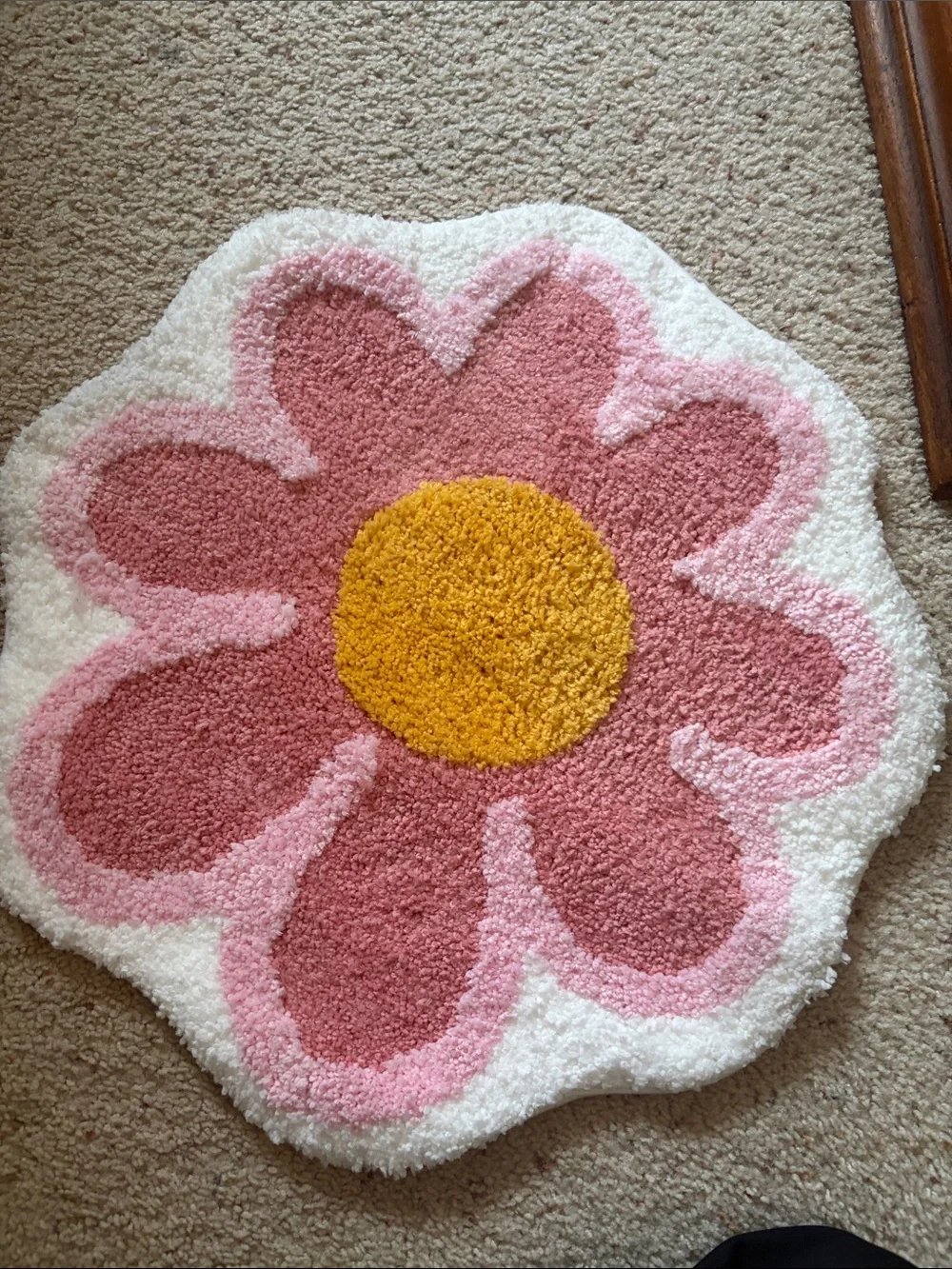 Icing Pink Daisy throw rug with Yellow Center